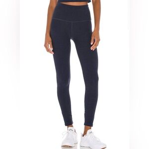 NWOT - Beyond Yoga Caught in the Midi High Waisted Leggings